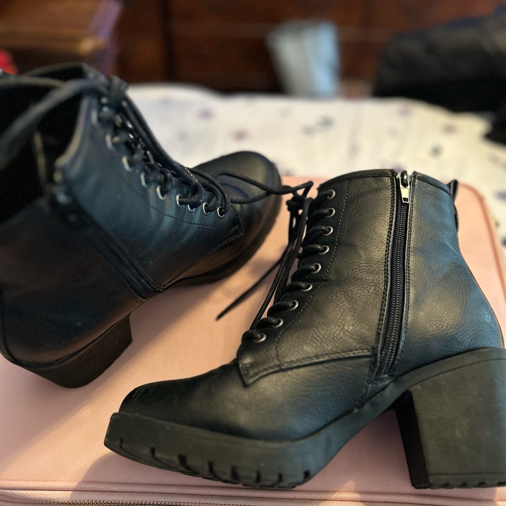 Zigisoho Black Laced Up Combat Boots Size 8